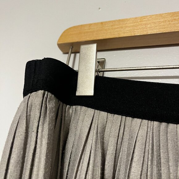 Aprt 9 | Grey Pleated Midi Skirt - Picture 5 of 5